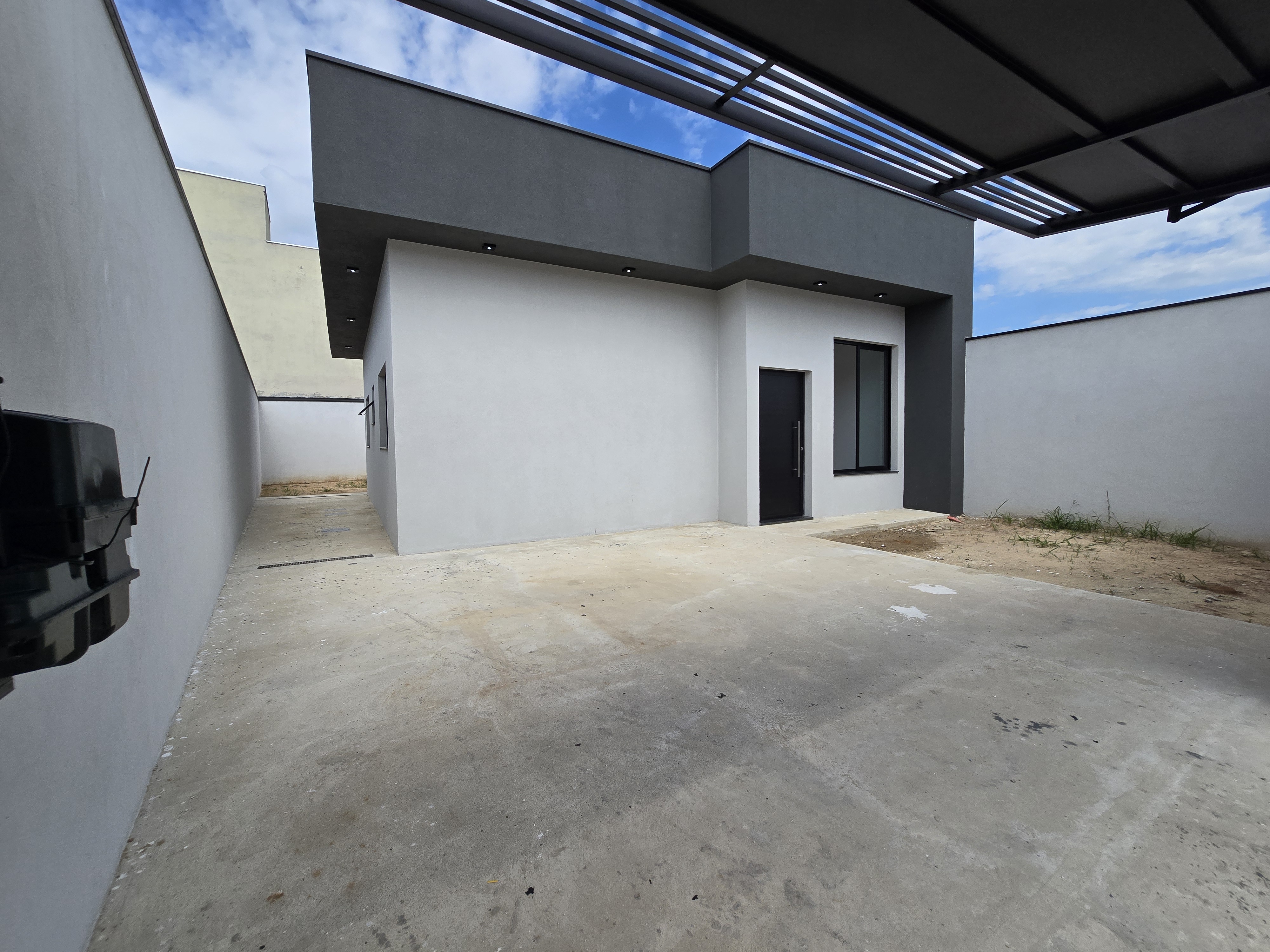 Garagem com portão basculante automático